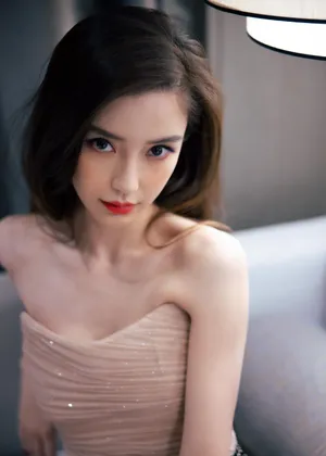 angelababy抹胸白裙性感优雅写真图片_3