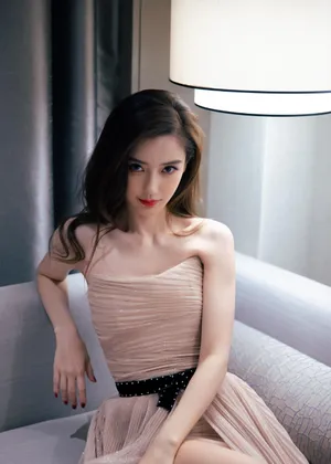 angelababy抹胸白裙性感优雅写真图片_4
