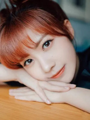 赖美云印花连衣裙甜美写真图片