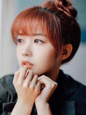 赖美云印花连衣裙甜美写真图片_3