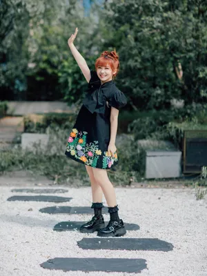 赖美云印花连衣裙甜美写真图片_6