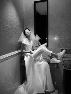 周雨彤裤装婚纱酷美写真图片