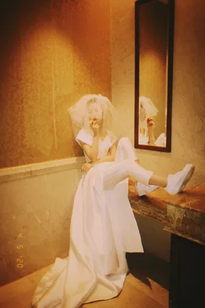 周雨彤裤装婚纱酷美写真图片_9