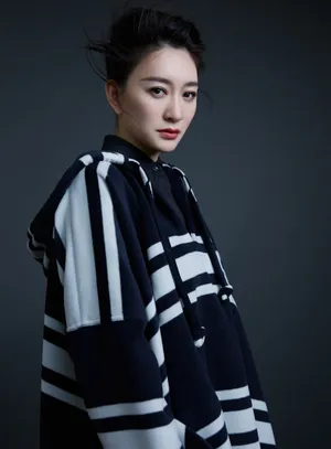 李小冉黑色性感甜酷写真图片_4