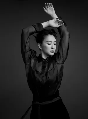 李小冉黑色性感甜酷写真图片_5