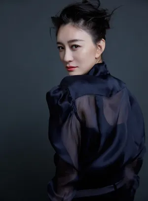 李小冉黑色性感甜酷写真图片_7