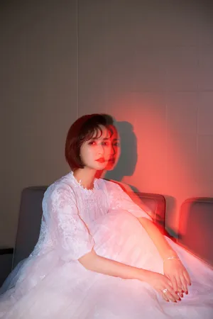 张歆艺轻纱白裙性感写真图片_3