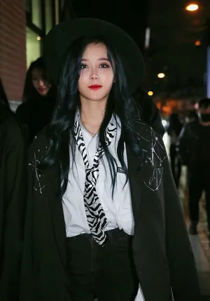 段艺璇黑色西装酷劲十足魅惑公演图片_1