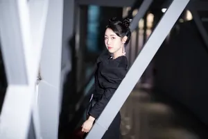石玺彤丸子头甜酷写真图片_1