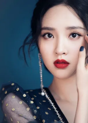 唐艺昕波点透视长裙性感写真图片
