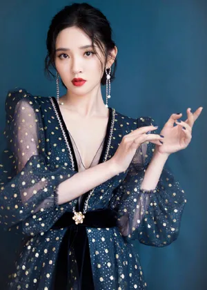 唐艺昕波点透视长裙性感写真图片_4