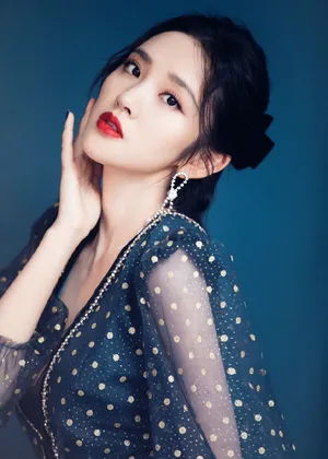 唐艺昕波点透视长裙性感写真图片_5