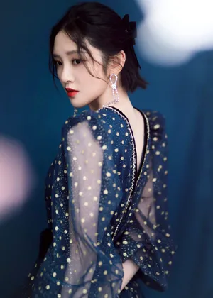 唐艺昕波点透视长裙性感写真图片_6