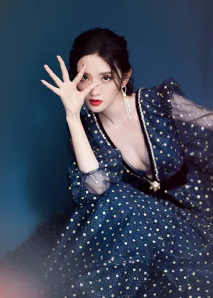 唐艺昕波点透视长裙性感写真图片_7