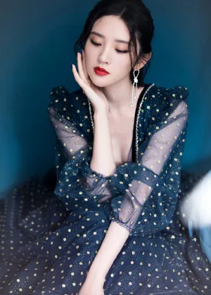 唐艺昕波点透视长裙性感写真图片_8