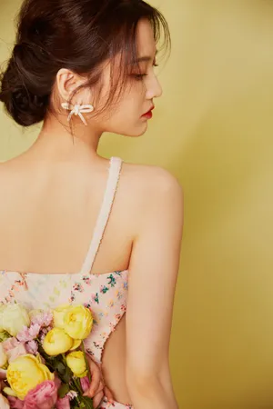 张慧雯挂脖礼服魅惑性感写真_2