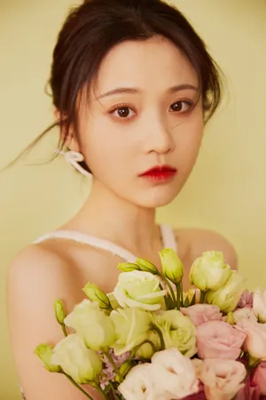 张慧雯挂脖礼服魅惑性感写真_4