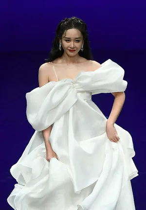 海陆礼服香肩性感华丽现场照图片_2