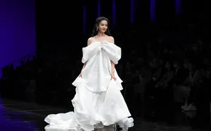 海陆礼服香肩性感华丽现场照图片_4