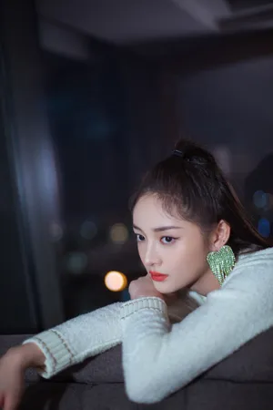 周洁琼光影霓虹性感写真图片_7