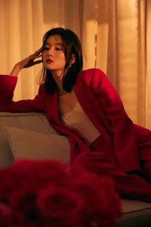 乔欣红色西装性感美艳写真图片_3
