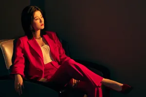 乔欣红色西装性感美艳写真图片_7