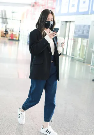 沈梦辰西装休闲裤造型简约机场照图片_4