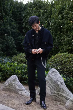 黄晓明络腮胡熟男封帅气写真_3