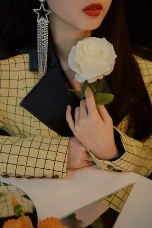 蒋梦婕格纹裙性感摩登写真图片_2