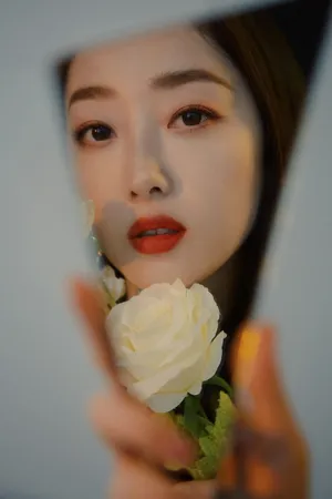 蒋梦婕格纹裙性感摩登写真图片_5
