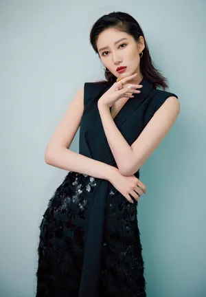 吴优深V黑裙魅力写真图片_2
