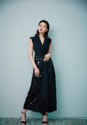 吴优深V黑裙魅力写真图片_4