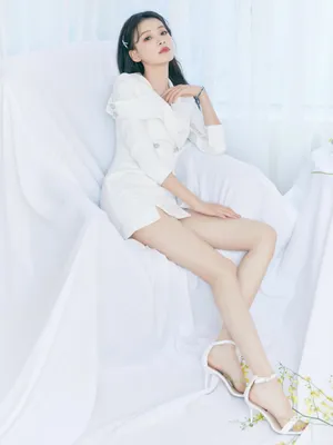 孙怡白色西装裙优雅写真图片_3