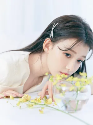 孙怡白色西装裙优雅写真图片_5