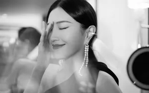 包文婧开叉黑裙性感写真图片_3