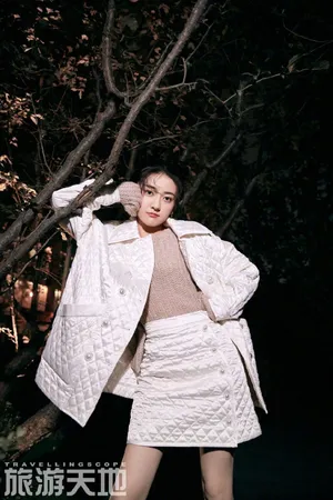 梁洁秋装清新杂志写真图片_2
