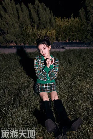 梁洁秋装清新杂志写真图片_3