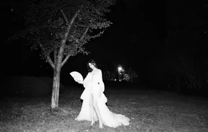 林允白纱短裙性感黑白写真_8