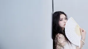 林允白纱短裙性感黑白写真_12
