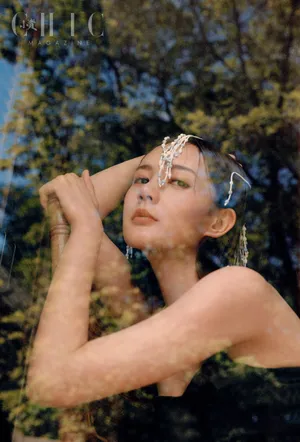 李一桐最新时尚杂志写真大片_5