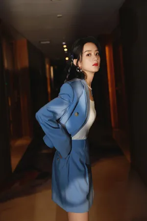赵丽颖蓝色套装时尚写真图片_5