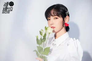 赵粤心形耳环清新气质写真图片_2