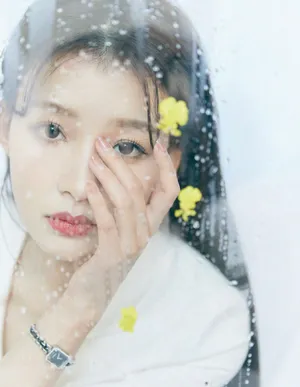 孙怡笑容甜美朦胧美写真图片
