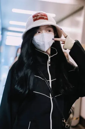 吴宣仪热裤美腿酷美街拍照图片_4
