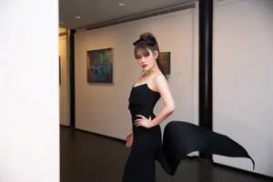 袁娅维低胸飘带长裙时尚写真图片
