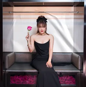 袁娅维低胸飘带长裙时尚写真图片_4