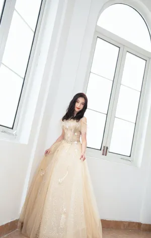 甘婷婷一字肩礼服性感写真图片