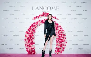 李斯羽不对称裙甜酷写真图片_2
