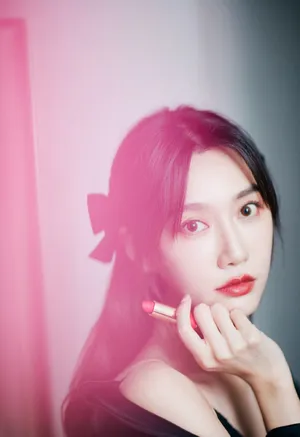 李斯羽不对称裙甜酷写真图片_4