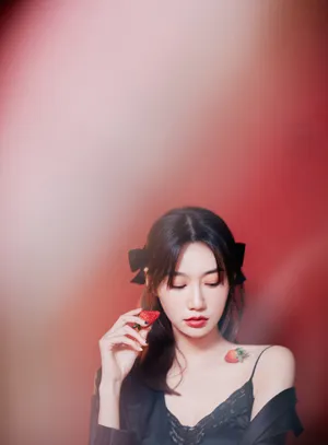 李斯羽不对称裙甜酷写真图片_11